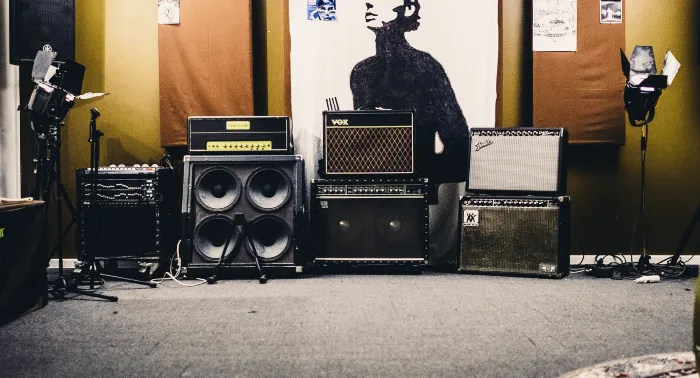 Record electric guitars with real amps