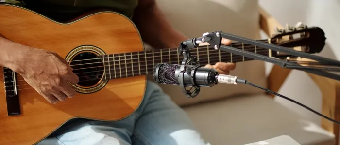 acoustic guitar and mic